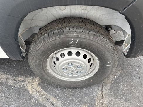 Used 2024 RAM ProMaster 2500 image 21