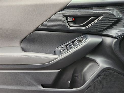 Used 2024 Subaru Crosstrek 2.0i Premium image 17