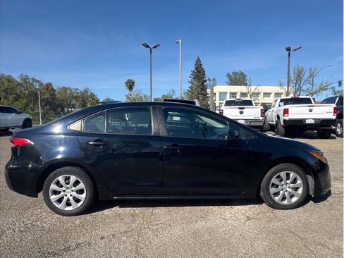 Used 2023 Toyota Corolla LE image 9