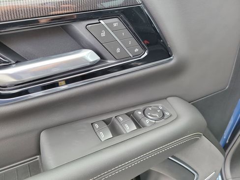 New 2026 GMC Yukon XL Elevation AWD/4WD image 18