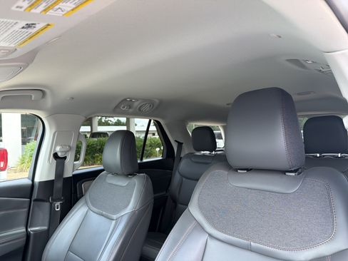Used 2025 Ford Explorer Active w/ Active Comfort Package RWD image 19