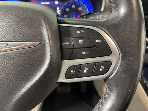 Used 2020 Chrysler Pacifica Touring-L Plus w/ Tire & Wheel Group image 14