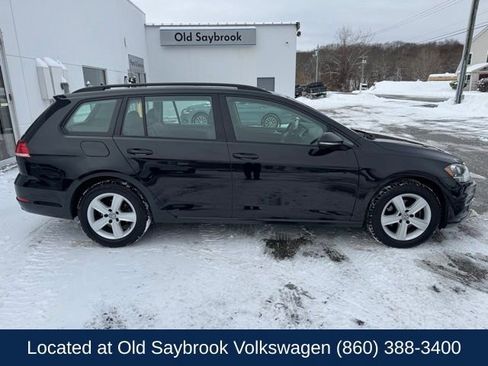 Used 2018 Volkswagen Golf SE image 4