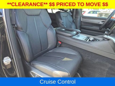 Used 2024 Jeep Wagoneer L Series II w/ Flexible Seating Group AWD/4WD image 17