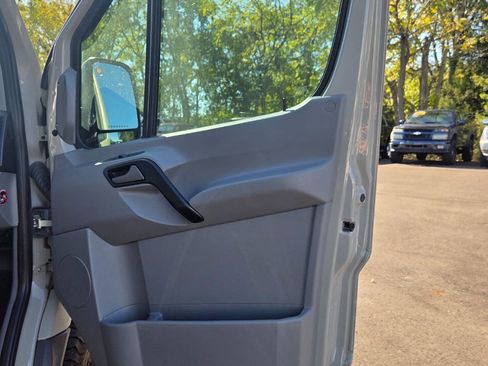 Used 2016 Mercedes-Benz Sprinter 2500 image 11