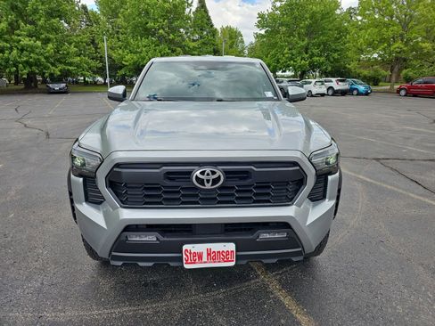 Used 2024 Toyota Tacoma TRD Off-Road AWD/4WD image 9