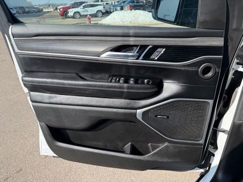 Used 2023 Jeep Wagoneer L Series II image 27