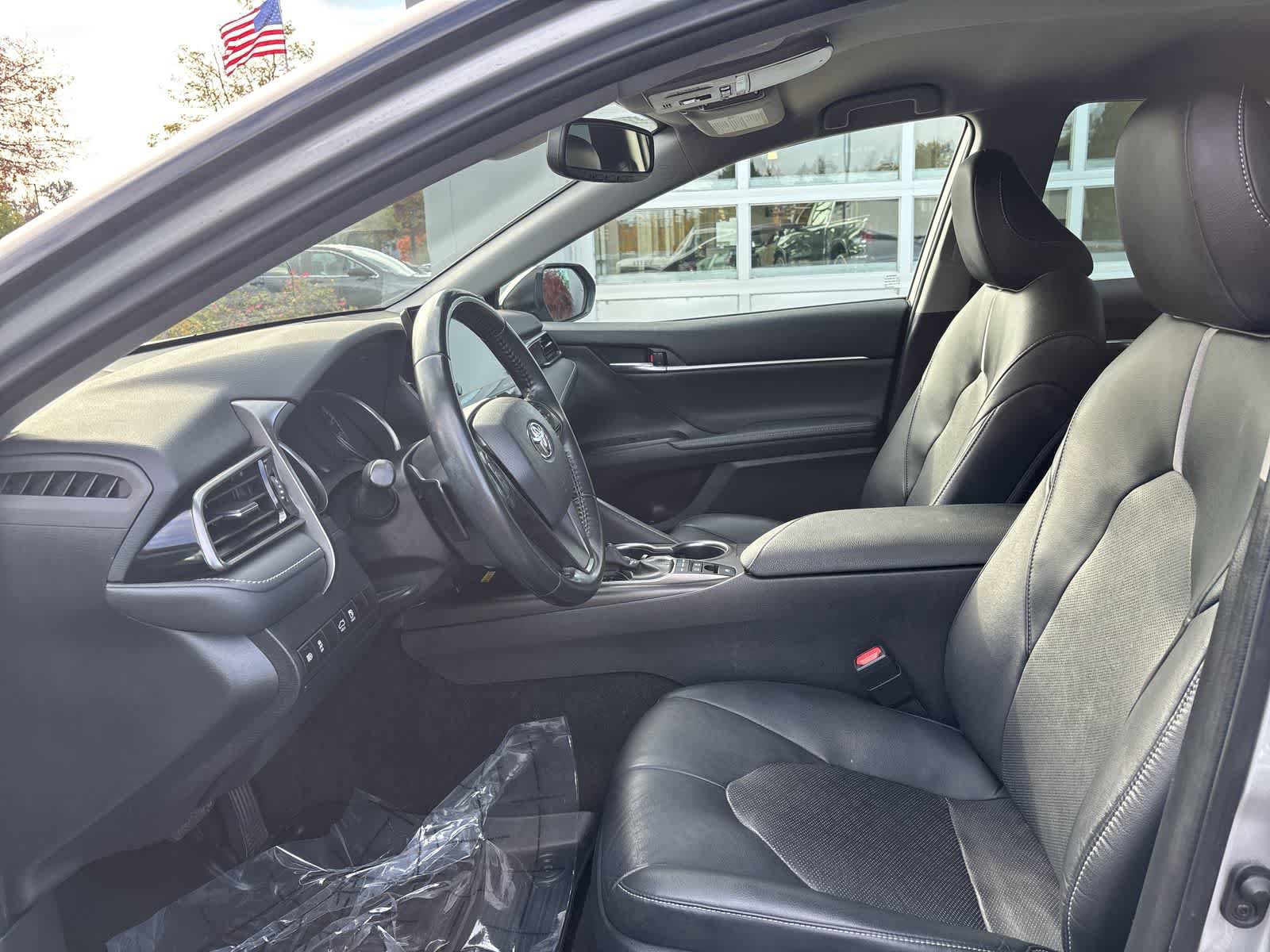 Used 2022 Toyota Camry XSE FWD image 9