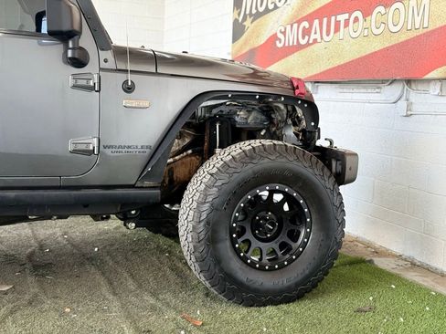 Used 2016 Jeep Wrangler Unlimited Sahara image 13