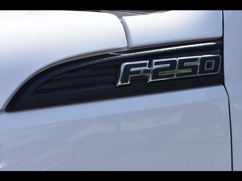 Used 2015 Ford F250 XL w/ Power Equipment Group AWD/4WD image 43