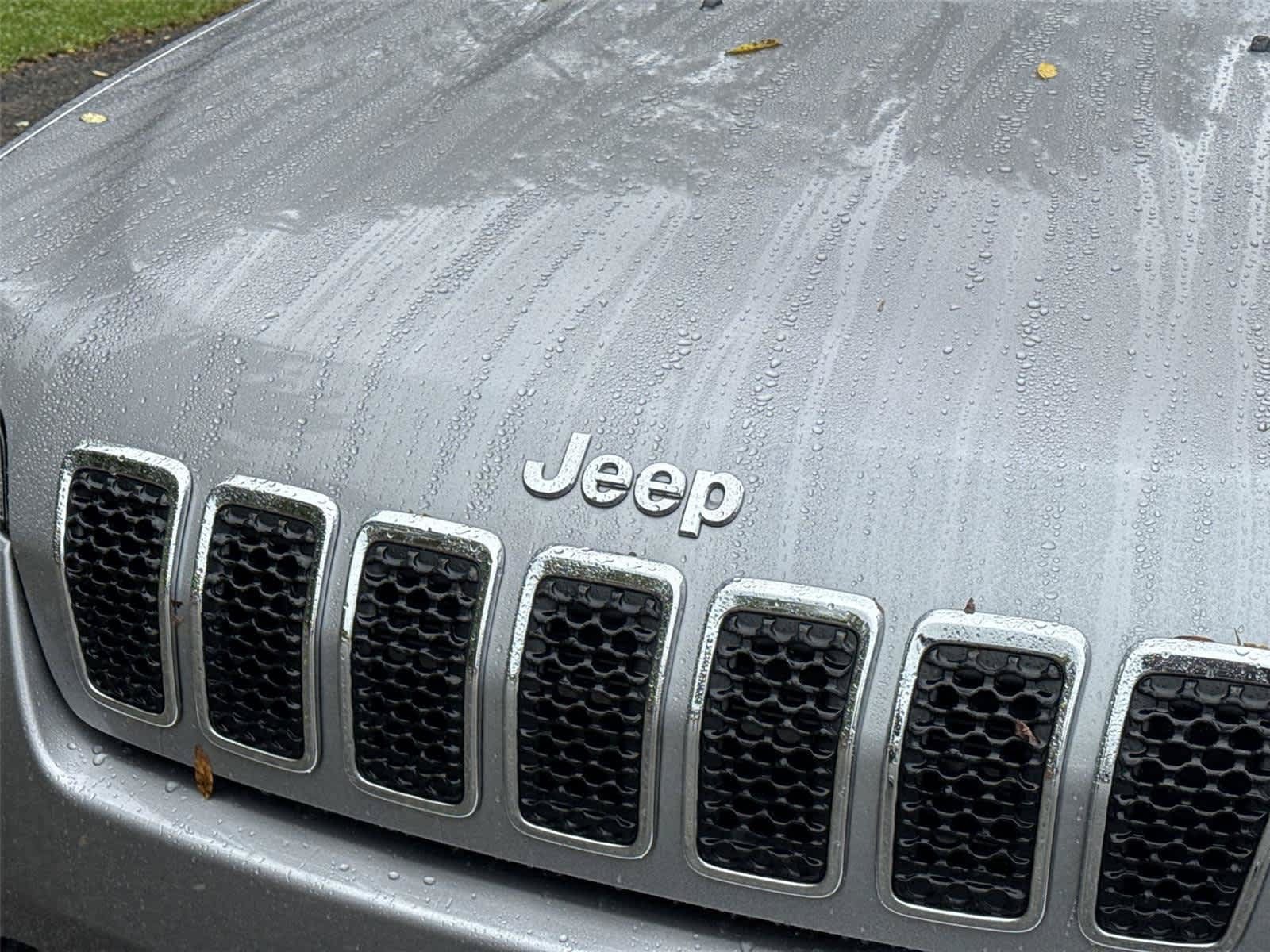Used 2019 Jeep Cherokee Limited AWD/4WD image 10