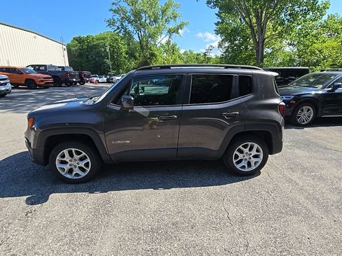 Used 2017 Jeep Renegade Latitude AWD/4WD image 3