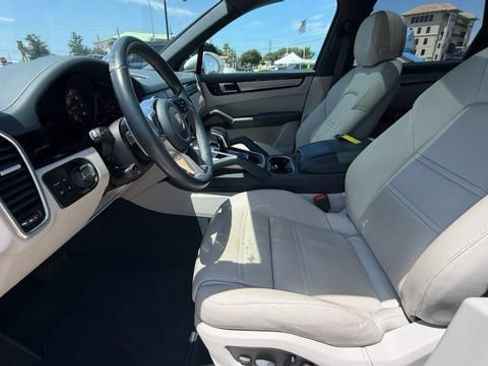 Used 2022 Porsche Cayenne Platinum Edition AWD/4WD image 19