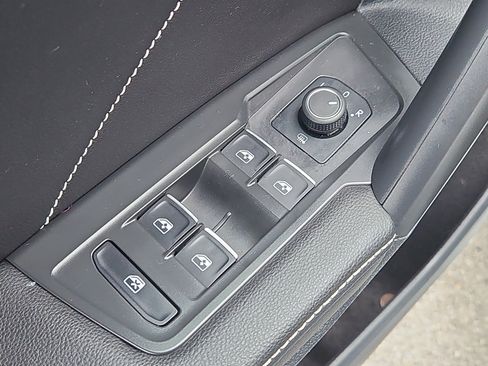 Certified 2024 Volkswagen Tiguan SE R-Line image 21