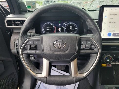 Used 2025 Toyota Tacoma Limited AWD/4WD image 18