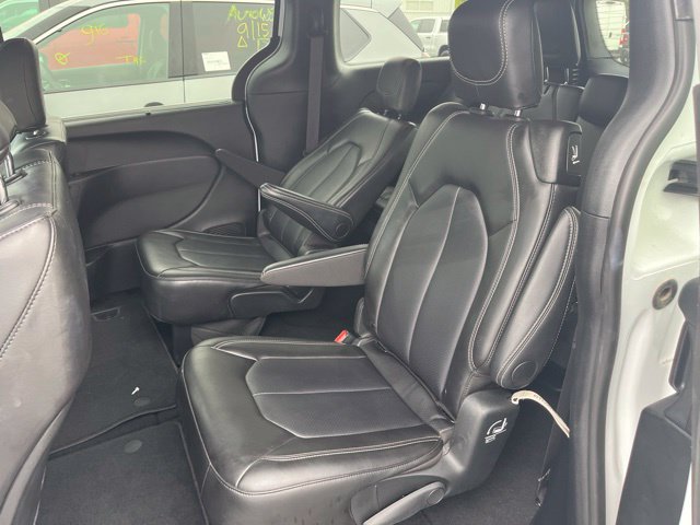 Used 2026 Chrysler Pacifica Select FWD image 5