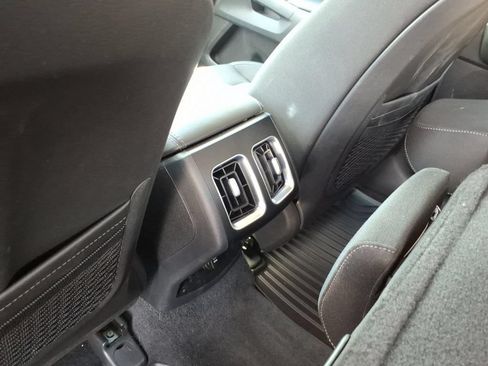 Certified 2026 Kia Sorento LX FWD image 9