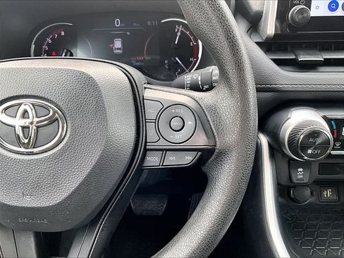 Used 2025 Toyota RAV4 XLE AWD/4WD image 24