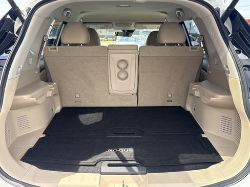 Certified 2020 Nissan Rogue SV w/ Premium Package FWD image 11