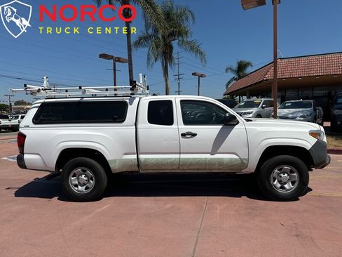 Used 2019 Toyota Tacoma SR image 1