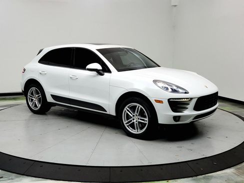 Used 2017 Porsche Macan Base w/ Driver Memory Package image 3
