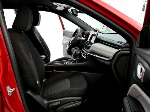 Used 2023 Jeep Compass Sport image 17