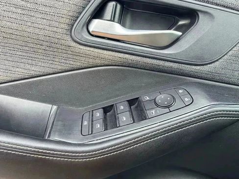 Used 2023 Nissan Rogue SV FWD image 14