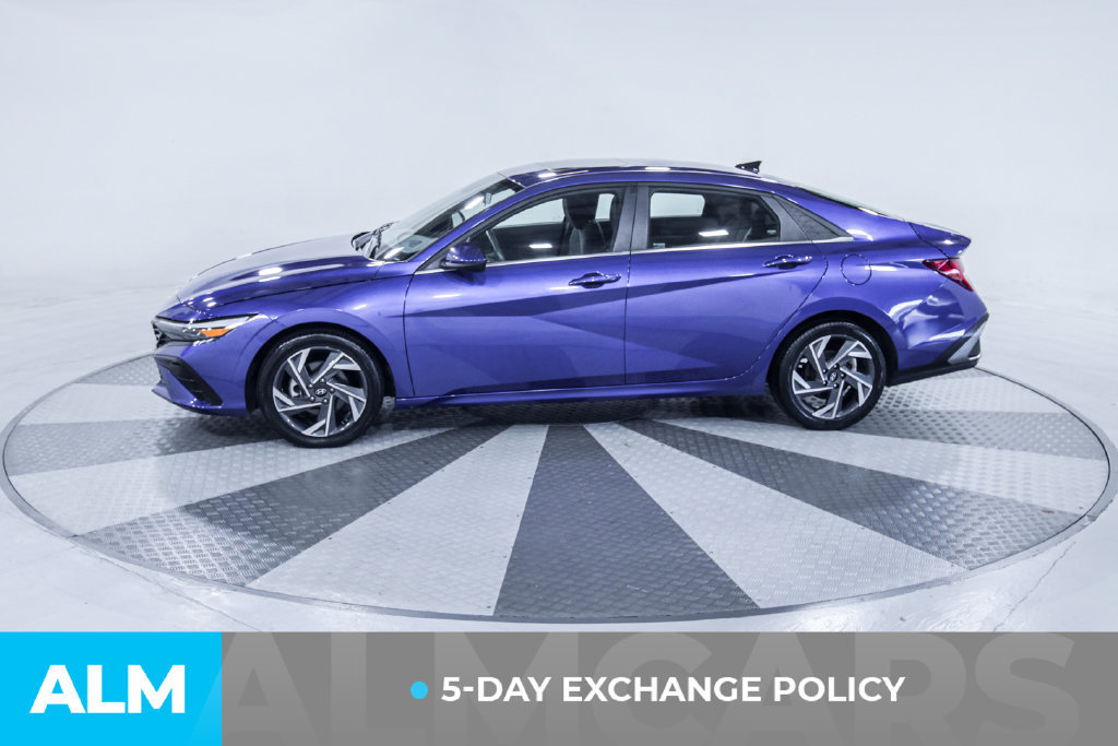 Used 2025 Hyundai Elantra SEL FWD image 3