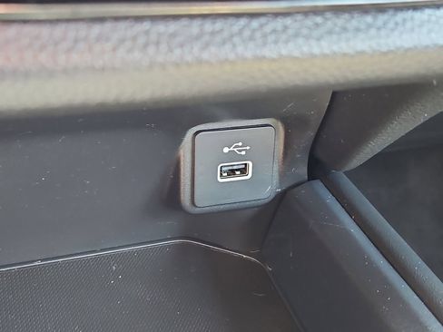 Certified 2024 Honda HR-V LX image 17
