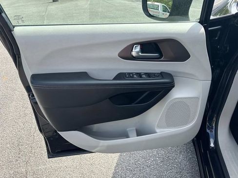 Used 2023 Chrysler Voyager LX FWD image 24