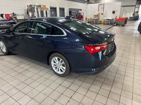 Used 2017 Chevrolet Malibu LT w/ LPO, Convenience Package 2 image 5