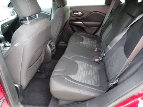 Used 2019 Jeep Cherokee 4WD Latitude image 27