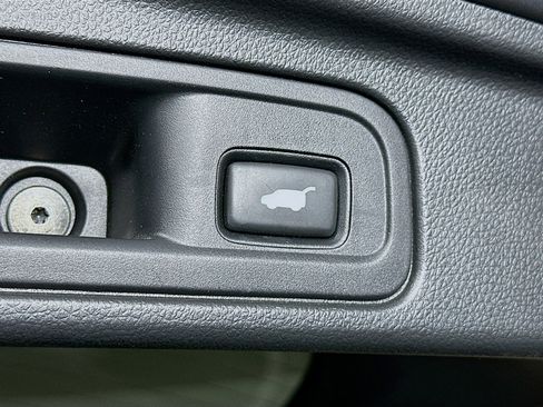 Used 2019 Honda Pilot Touring image 32