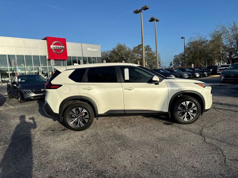Certified 2022 Nissan Rogue SV image 4