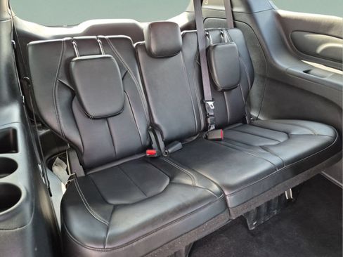 Used 2025 Chrysler Pacifica Select FWD image 18