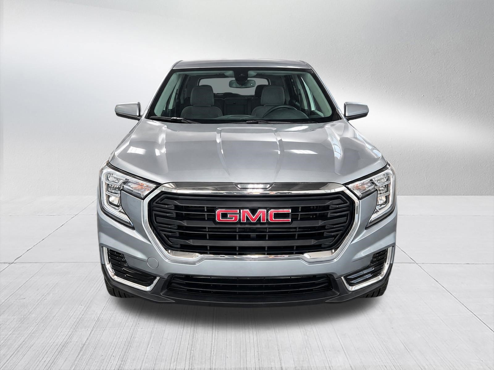 Used 2024 GMC Terrain SLE AWD/4WD image 2
