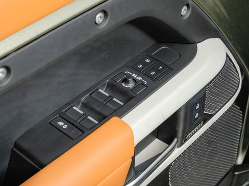 Used 2023 Land Rover Defender 110 SE image 46