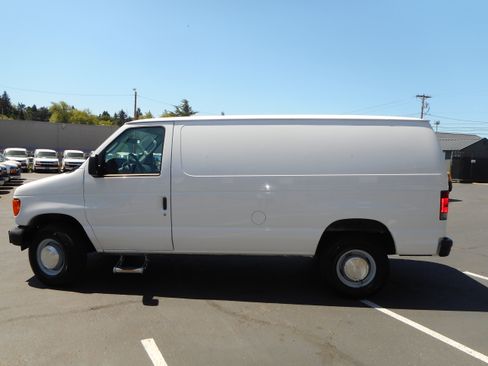 Used 2004 Ford E-350 and Econoline 350 Super Duty RWD image 6
