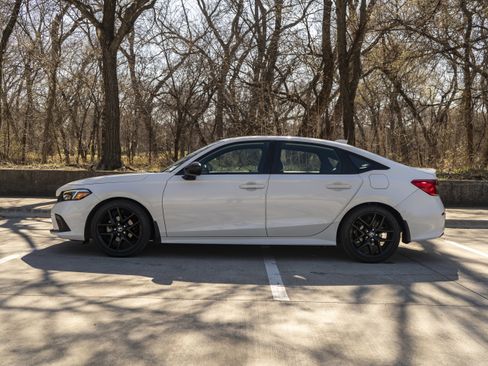 Used 2023 Honda Civic Sport image 6