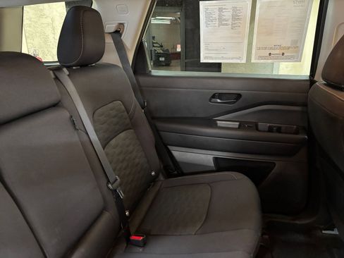Used 2025 Nissan Pathfinder SV FWD image 40