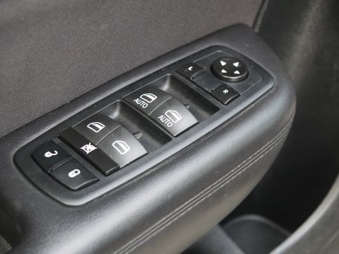 Used 2015 Chrysler 200 Limited w/ Convenience Group image 23