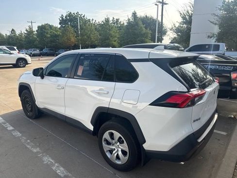 Used 2022 Toyota RAV4 LE FWD image 4