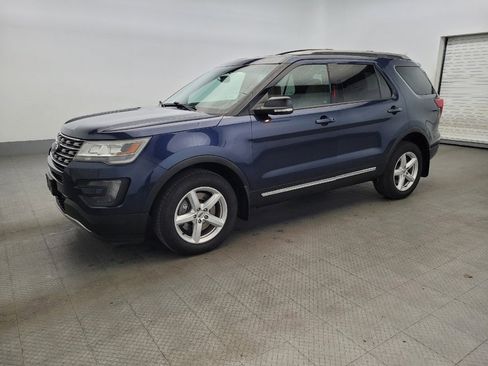 Used 2016 Ford Explorer XLT w/ Equipment Group 201A image 2
