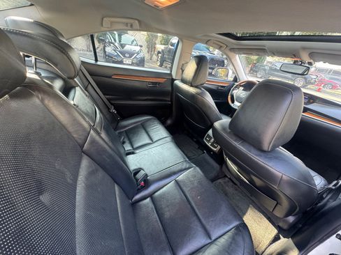 Used 2014 Lexus ES 300h FWD image 26