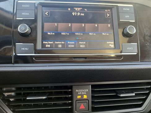 Used 2024 Volkswagen Jetta SE image 10