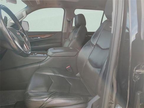 Used 2018 Cadillac Escalade ESV Luxury image 29