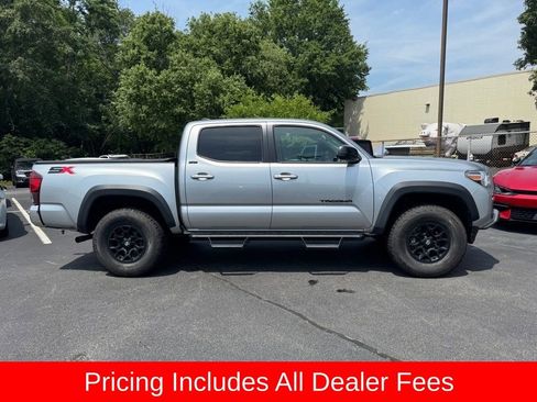 Used 2023 Toyota Tacoma SR5 RWD image 2