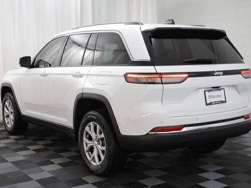 Used 2022 Jeep Grand Cherokee Limited image 15