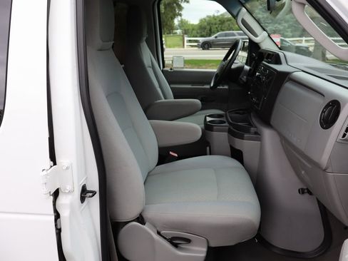 Used 2010 Ford E-350 and Econoline 350 XLT RWD image 23