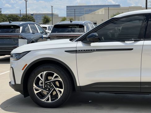 New 2025 Lincoln Nautilus Premier w/ Equipment Group 102A image 5